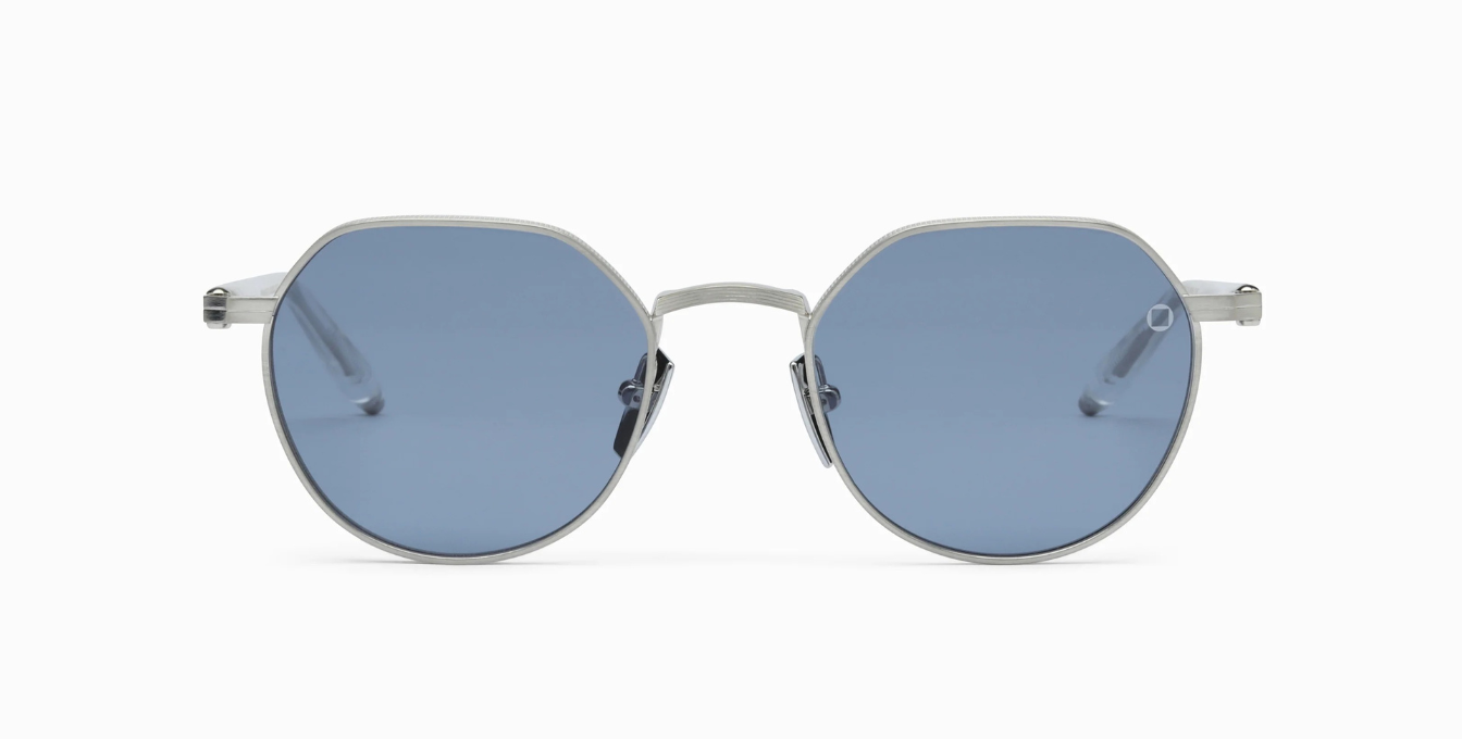 akoni themis brushed silver pantoförmige Sonnenbrille in silber mit blauen gläsern
