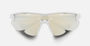 district vision junya racer paf kollektion cement, graue sportsonnenbrille mit grauen verpsiegelten gläsern