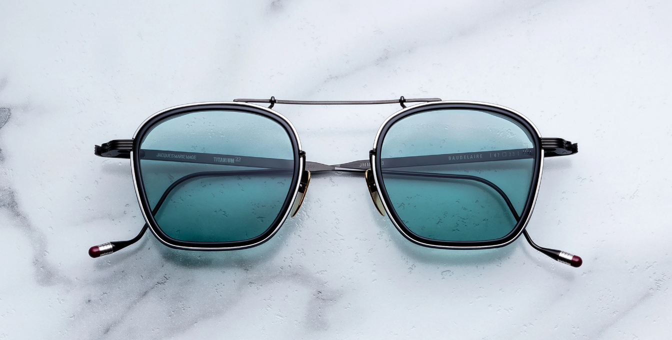 jacques marie mage baudelaire 2 paon eckige sonnenbrille aus titan und acetat in schwarz und silber mit türkisen gläsern