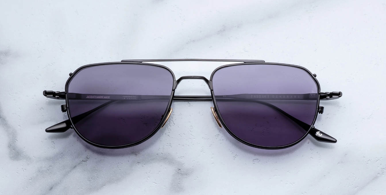 jacques marie mage cendrars corbeau sonnenbrille aus titan in schwarz mit grauen gläsern