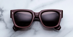 jacques marie mage enzo bordeaux empire eckige sonnebrille in weinrot mit braunen gläsern