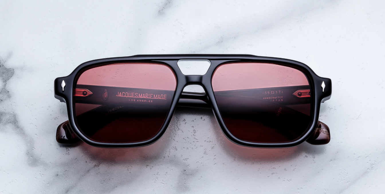 jacques marie mage evans velours eckige sonnenbrille aus acetat in schwarz mit weinroten gläsern