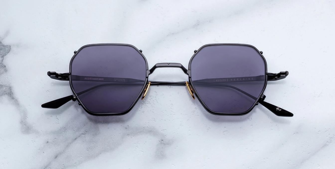 jacques marie mage verlaine corbeau titansonnenbrille in schwarz und silber mit grauen gläsern