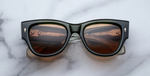 jacques marie mage chelsea borneo eckige sonnenbrille in grün mit orangenen gläsern