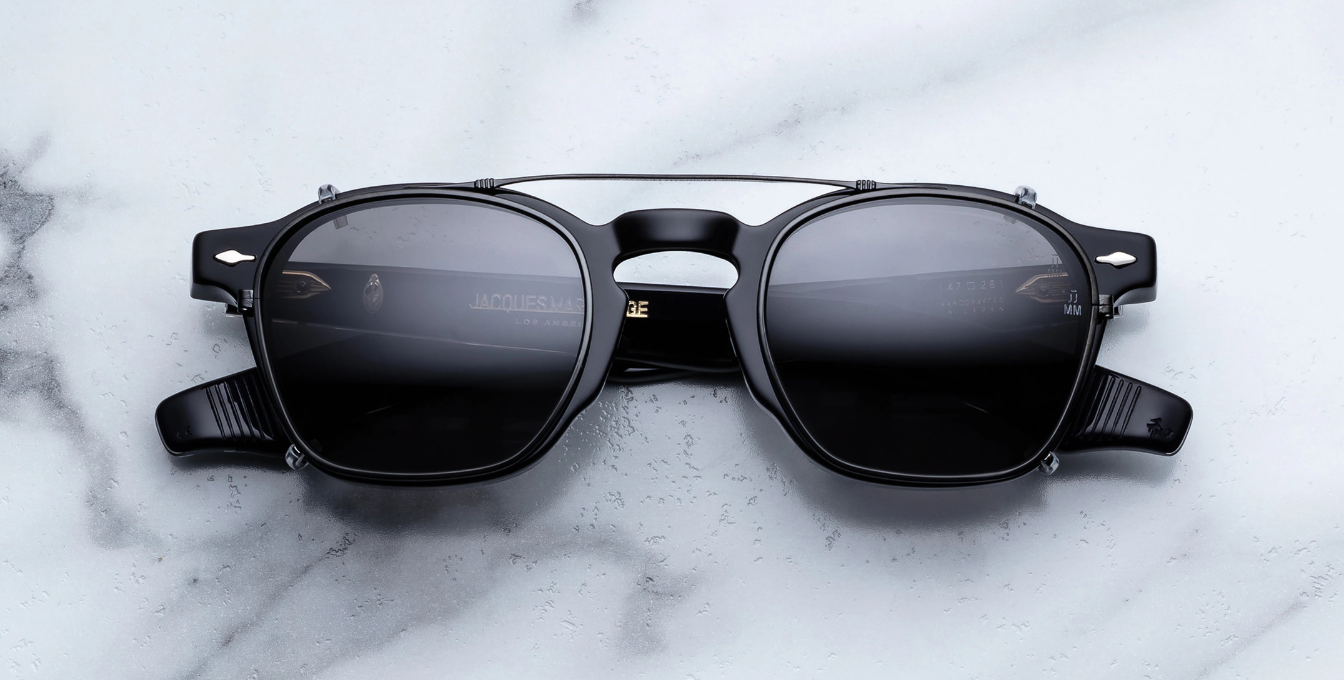 jacques marie mage zephirin 47 clip on black eckiger sonnenclip aus titan in schwarz mit schwarzen gläsern, hergestellt in japan