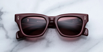 jacques marie mage epoxy II dealan cassis eckige weinrote sonnenbrille mit weinroten gläsern