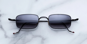 jacques marie mage dusk black eckige sonnenbrille aus titan in schwarz mit grauen verspiegelten gläsern