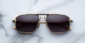 jacques marie mage earl cia eckige sonnenbrille in gold und schwarz mit schwarzen gläsern