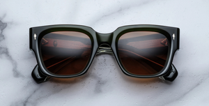 jacques marie mage enzo borneo eckige sonnenbrille in grün mit orangenen gläsern