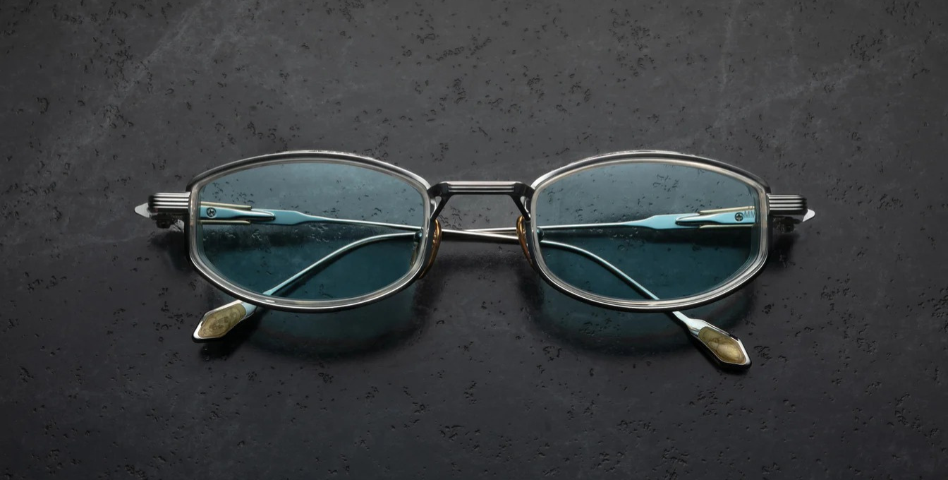 jacques marie mage last frontier hardin gaia ovale sonnenbrille in silber und gold mit transparenten Acetat und hellblauen gläsern