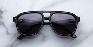 jacques marie mage leonard raven eckige sonnenbrille in schwarz mit grauen gläsern