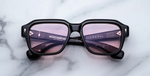 jacques marie mage vivienne willow eckige sonnenbrille in schwarz mit rosa gläsern