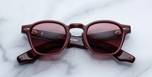 jacques marie mage zephirin cassis eckige sonnenbrille in rubinrot mit weinroten gläsern