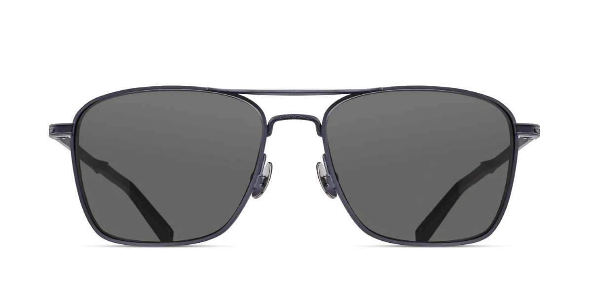 matsuda M3135_Matte Black aviator sonnenbrille aus titan in schwarz mit grauen gläsern