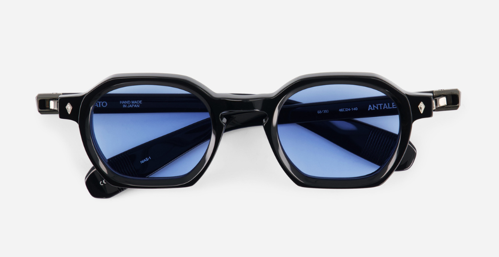 sato antales n/as-1 eckige sonnenbrille in schwarz mit blauen gläsern