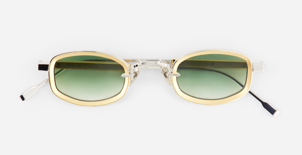 sato aquila p/yg-1 eckige sonnenbrille aus titan in platinum und gelbgold mit grünen verlaufsgläsern