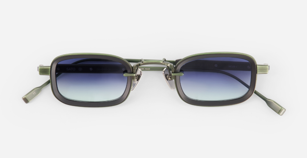 sato canicula mg/b-1 rechteckige sonnenbrille aus titan in matt grün und matt schwarz mit blauen verlaufsgläsern