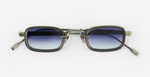 sato canicula mg/b-1 rechteckige sonnenbrille aus titan in matt grün und matt schwarz mit blauen verlaufsgläsern