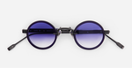 sato naos B/NB runde sonnenbrille aus titan und acetat in schwarz und dunkelblau mit blauen verlaufsgläser