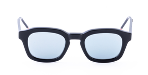 thom browne 412a 004 eckige sonnenbrille in matt schwarz mit grau verspiegelten gläsern