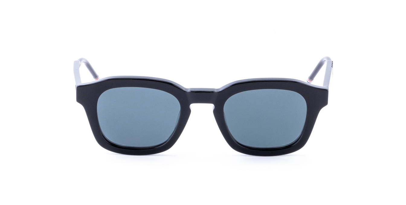 thom browne 412a 001 eckige sonnenbrille in schwarz mit grauen gläsern