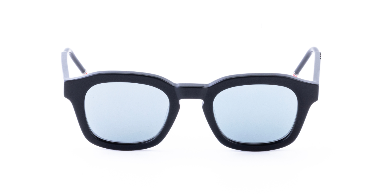 thom browne 412a 004 eckige sonnenbrille in matt schwarz mit grau verspiegelten gläsern