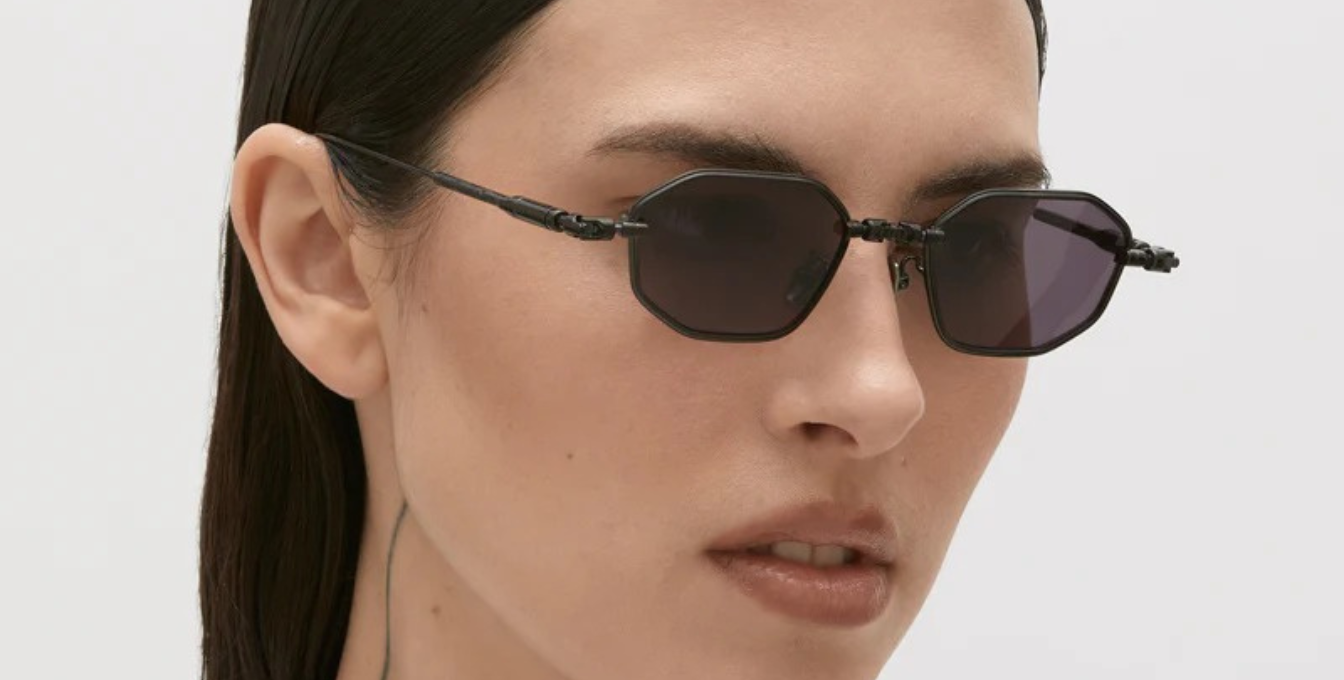 kuboraum h66 rh eckige sonnenbrille aus titan in gunmetal und grauen gläsern