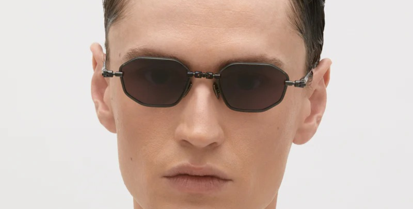 kuboraum h66 rh eckige sonnenbrille aus titan in gunmetal und grauen gläsern