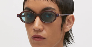 kuboraum p6 mh ovale sonnenbrille in mahagoni mit hellblauen gläsern