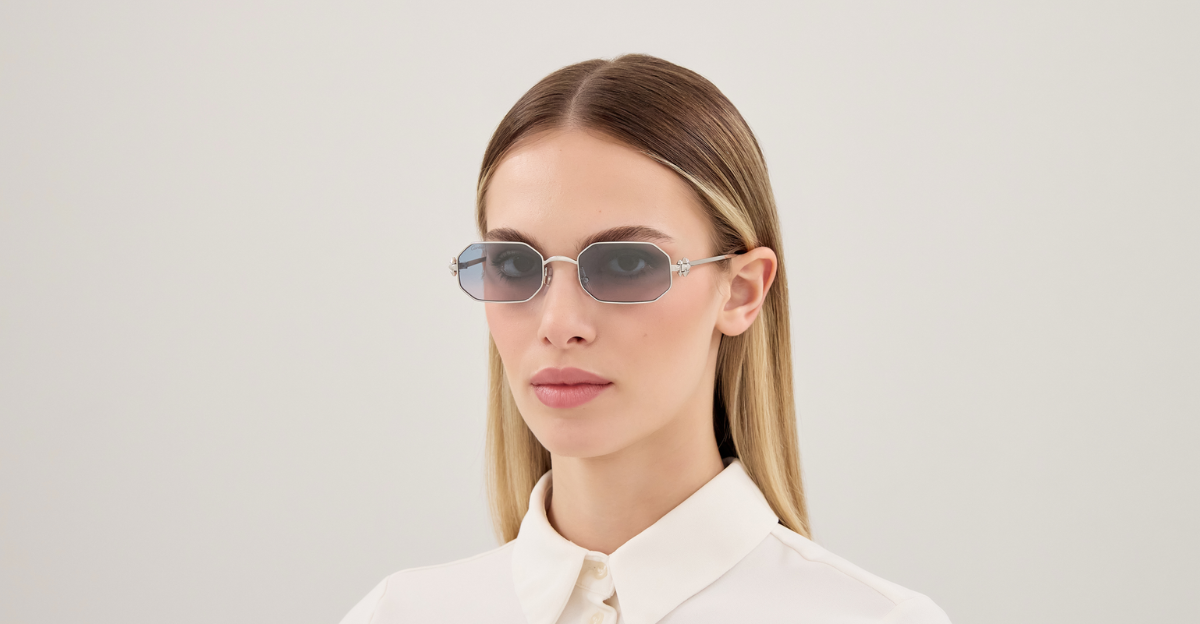 cartier ct0682s 009 eckige metallsonnenbrille in silber mit hellblauen gläsern