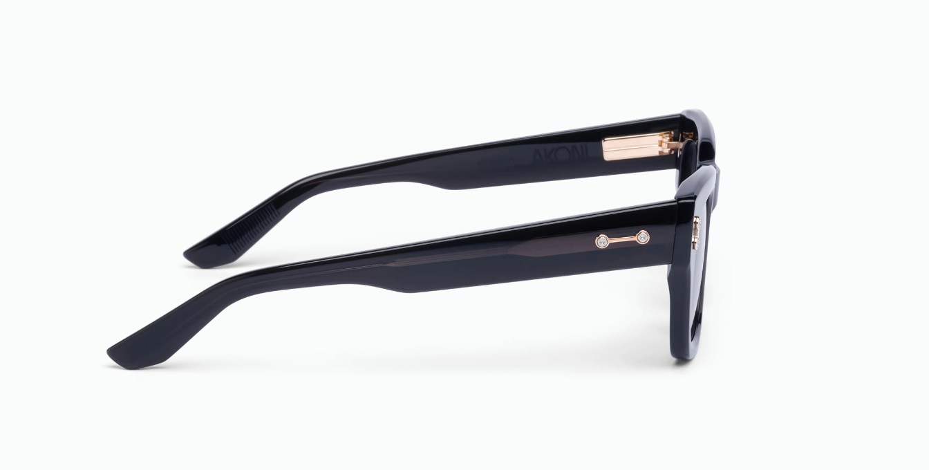 akoni nebula crystal black cateye sonnenbrille in schwarz mit grauen verlaufsgläser