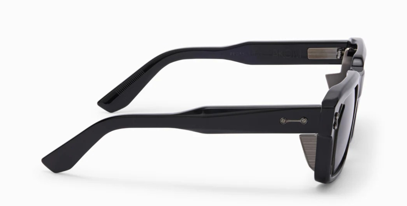 akoni pegasus two black eckige sonnenbrille in schwarz mit grauen gläsern