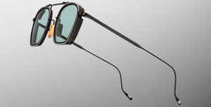 jacques marie mage baudelaire 2 paon eckige sonnenbrille aus titan und acetat in schwarz und silber mit türkisen gläsern