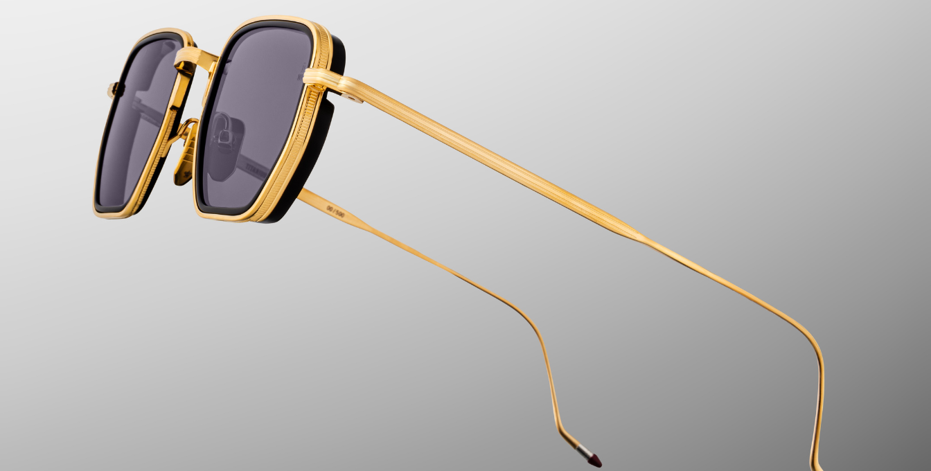 jacques marie mage atkins gold eckige sonnenbrille in gold und schwarz mit violetten gläsern