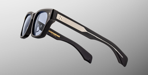 jacques marie mage dealan 53 obscure eckige sonnenbrille in einem dunklen blau mit hellblauen gläsern