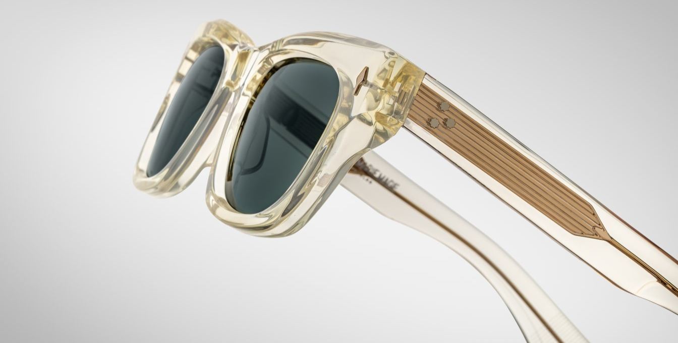 jacques marie mage dealan brut eckige sonnenbrille in transparent mit grünen gläsern