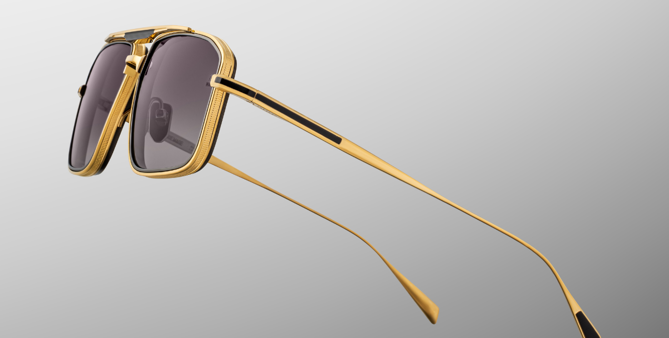 jacques marie mage earl cia eckige sonnenbrille in gold und schwarz mit schwarzen gläsern