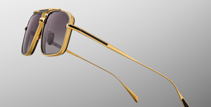jacques marie mage earl cia eckige sonnenbrille in gold und schwarz mit schwarzen gläsern