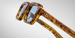 jacques marie mage sandro cairo eckige sonnenbrille in havana mit blauen gläsern