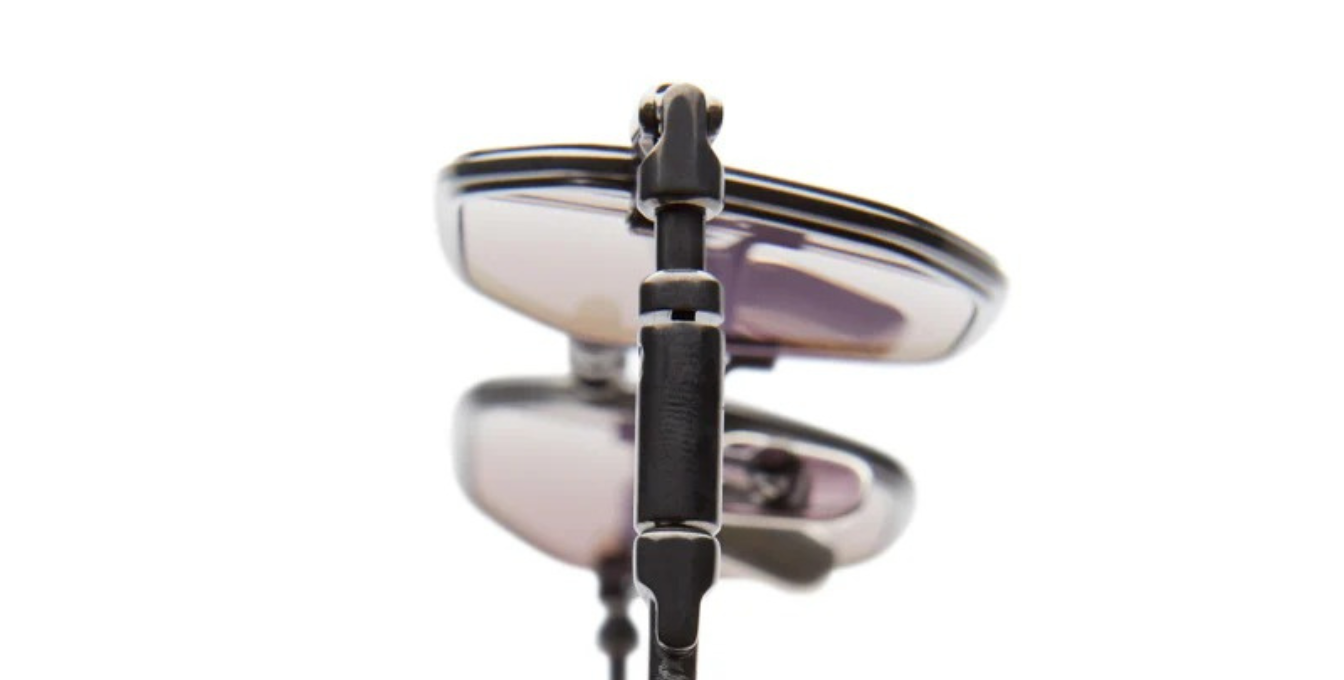 kuboraum h66 rh eckige sonnenbrille aus titan in gunmetal und grauen gläsern