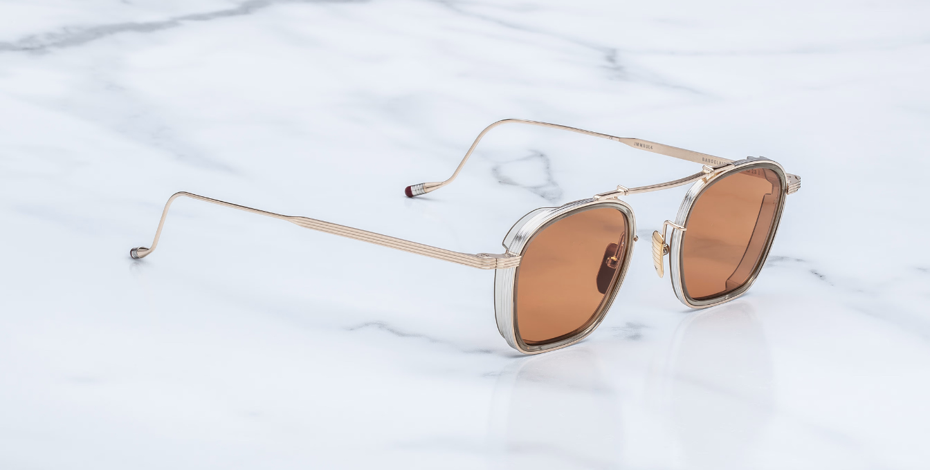 jacques marie mage baudelaire 2 darjeeling eckige sonnenbrille aus titan und acetat in gold und taupe mit orangenen gläsern
