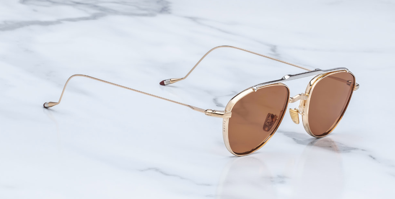 jacques marie mage flynn darjeeling aviator sonnenbrille aus titan in gold mit orangenen gläsern