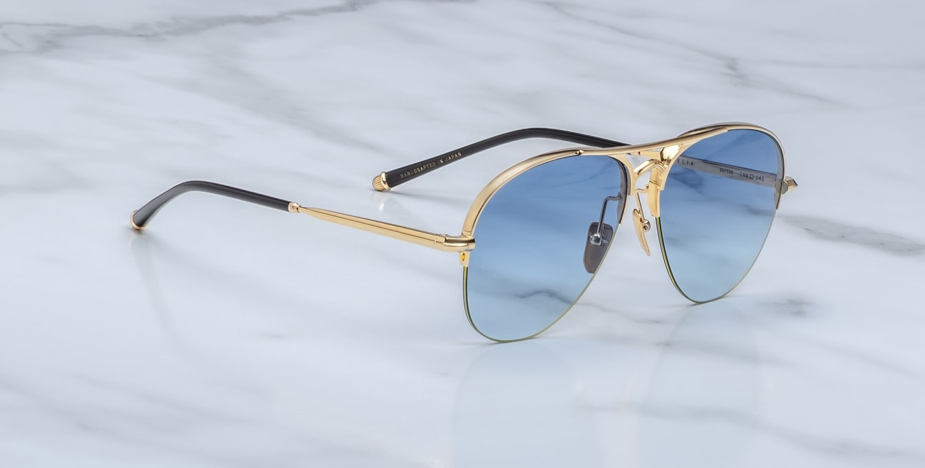 jacques marie mage amelia gold, pilotensonnenbrille in gold mit blauen verlaufsgläsern