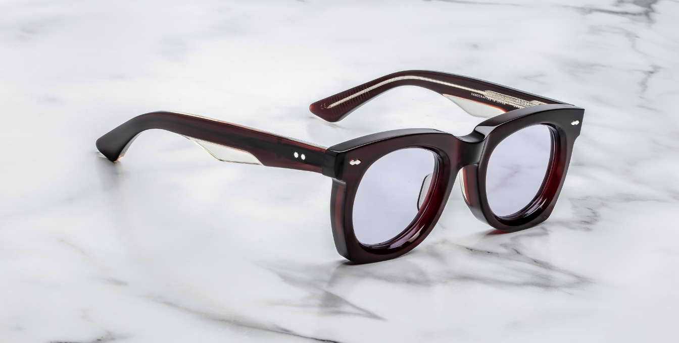 jacques marie mage ava cherry eckige sonnenbrille mit roten acetat und violetten gläsern