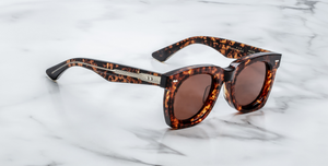 jacques marie mage ava samoa eckige sonnenbrille aus acetat in havana mit braunen gläsern