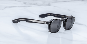 jacques marie mage zephirin 47 clip on black eckiger sonnenclip aus titan in schwarz mit schwarzen gläsern, hergestellt in japan