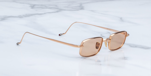 jacques marie mage dusk sweetheart eckige sonnenbrille aus titan in rosegold mit orangenen gläsern