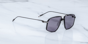 jacques marie mage jagger corbeau aviator sonnenbrille aus titan in matt schwarz mit grauen gläsern
