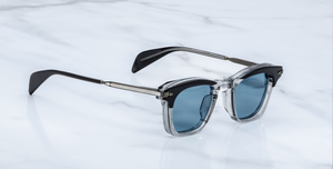 jacques marie mage kennedy sulfur eckige sonnenbrille in transparent und grau mit blauen gläsern