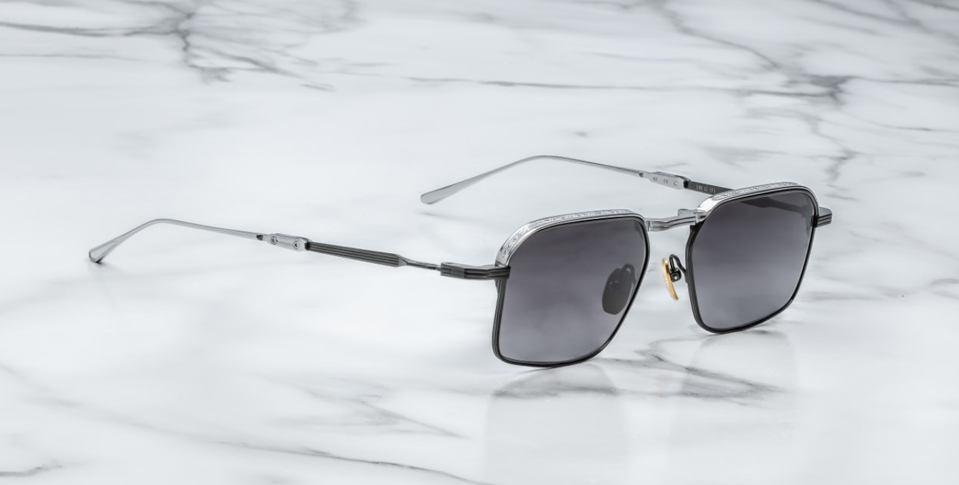 jacques marie mage koenig amour, eckige sonnenbrille in schwarz und silber mit grauen verlaufsgläser
